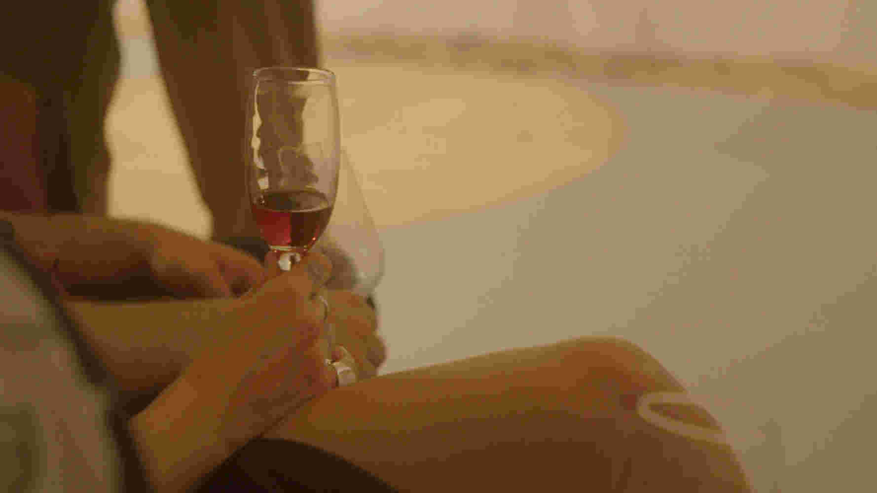 Art experience and wine tasting in Mati art gallery, Santorini