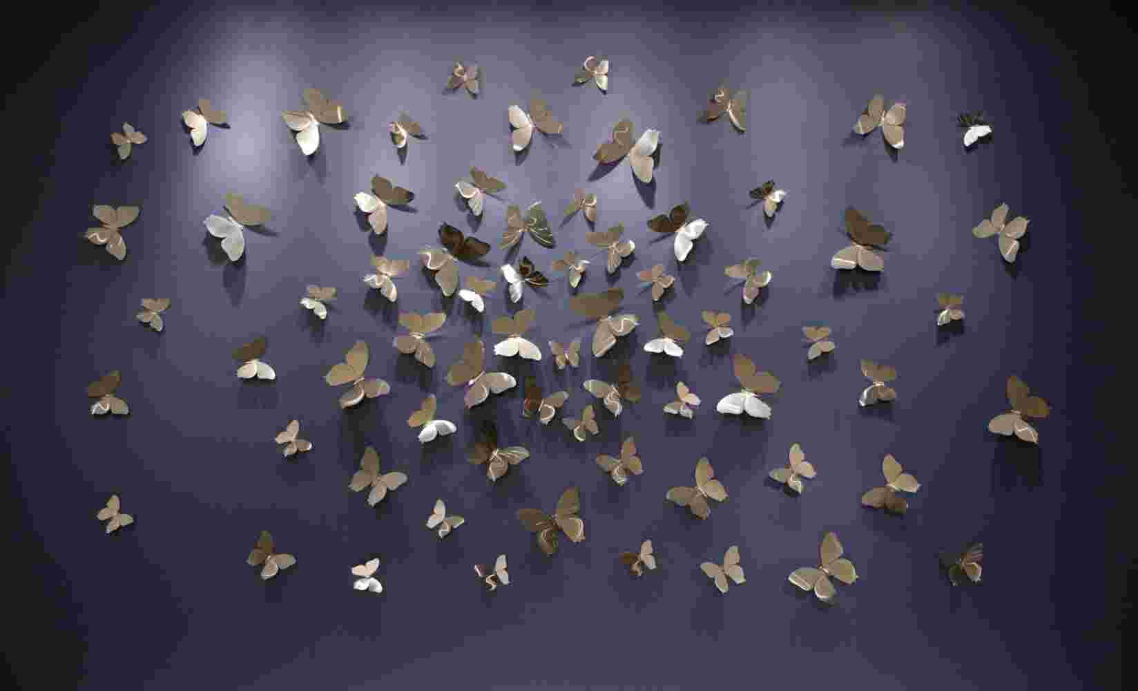 Butterflies silver 68 Wall installation made of 68 pieces of different size stainless-steel butterflies.