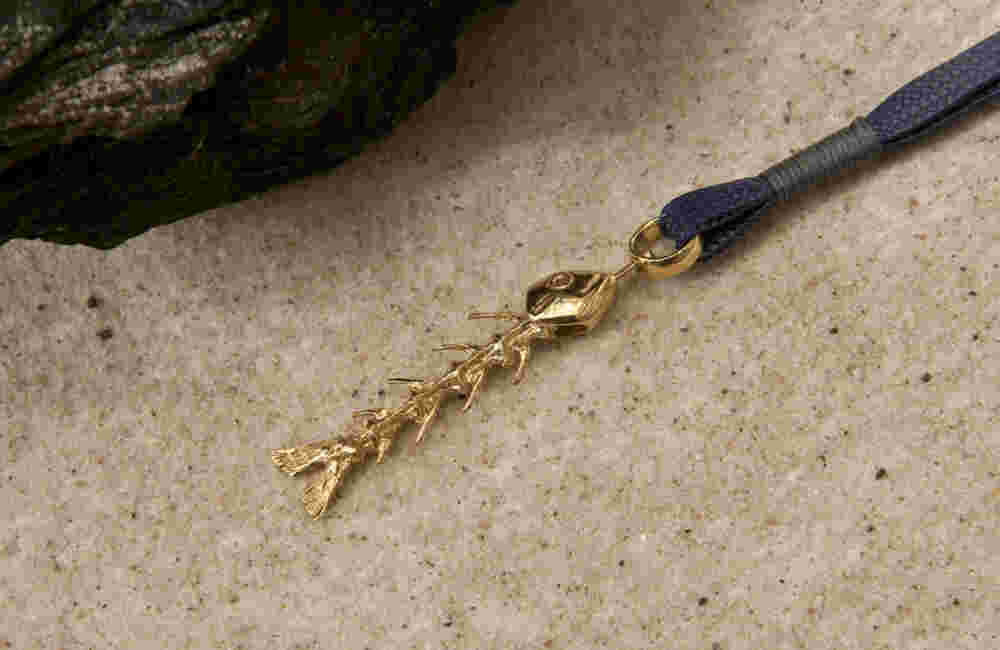 Fishbone pendant made of gold