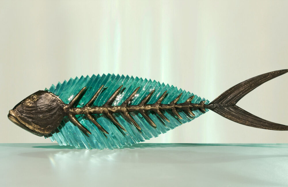 Frozen Fish (FGS 223) - Bronze/glass standing fish 223 - MATI