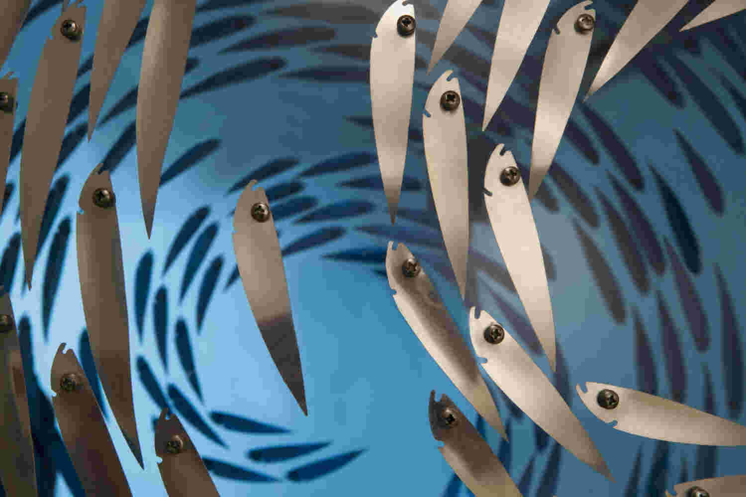 Acrylic hemisphere with metallic fish create a swirling effect that resembles underwater shoals - ⌀70x35cm.