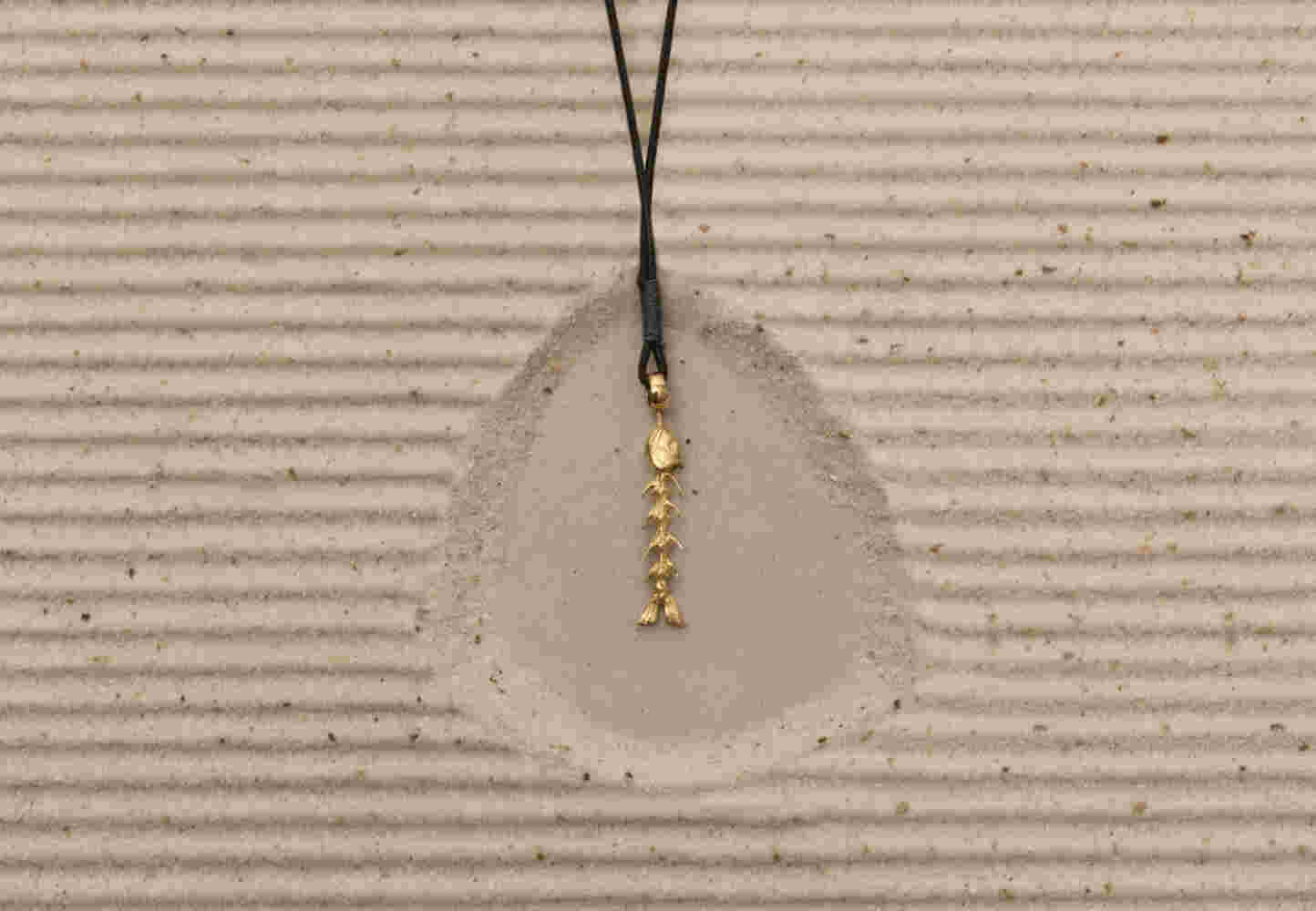 Gold fishbone with cord (SML)