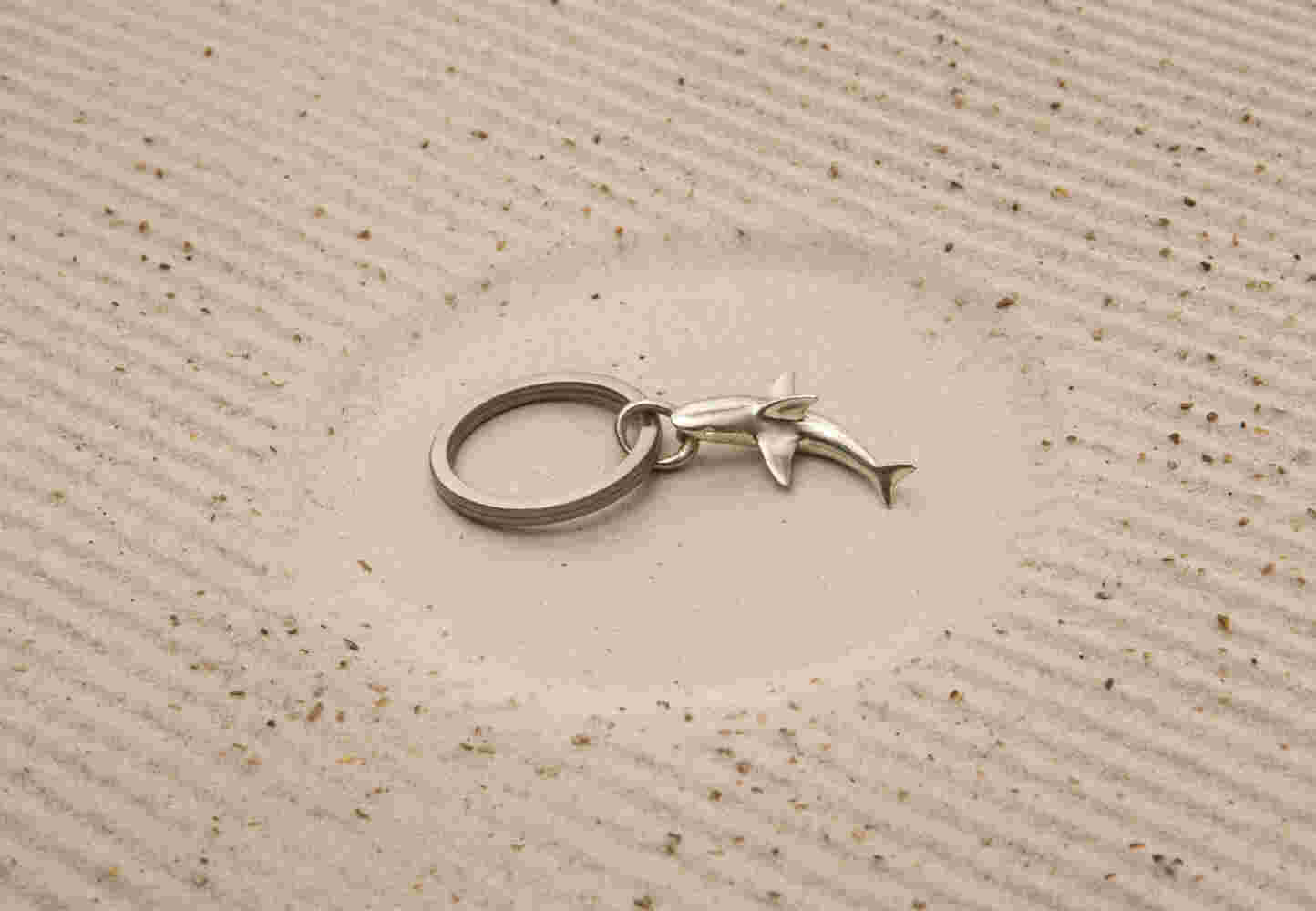 Silver shark keyring (SML)