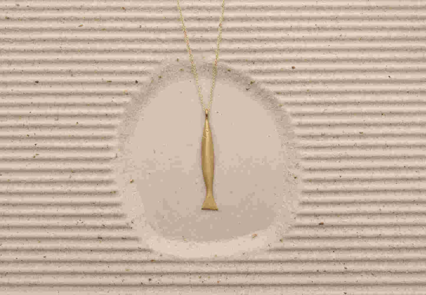 Gold etched fish with chain (LRG)