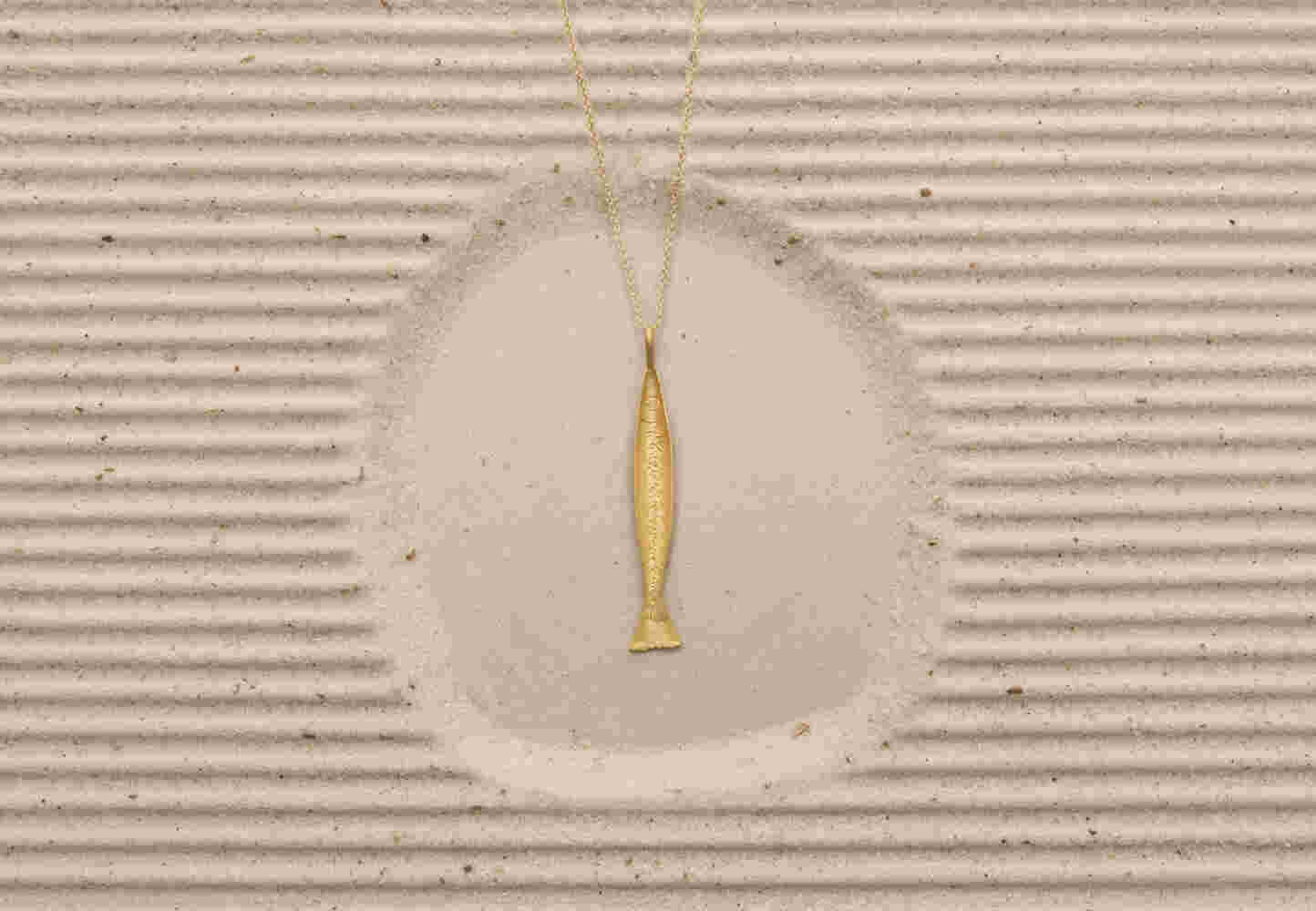 Gold etched fish with chain (LRG)