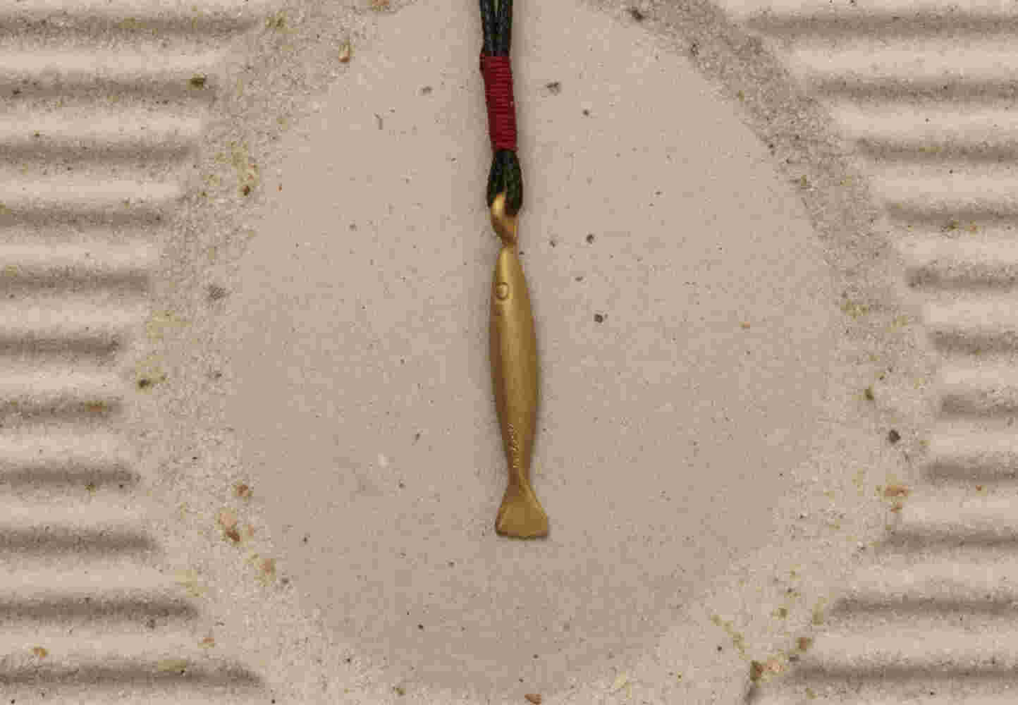 Gold etched fish with chain (SML)