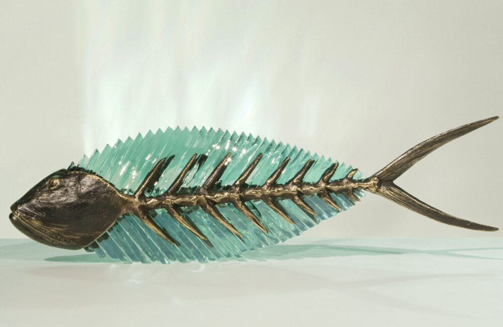 Frozen Fish (FGS 223) - Bronze/glass standing fish 223 - MATI