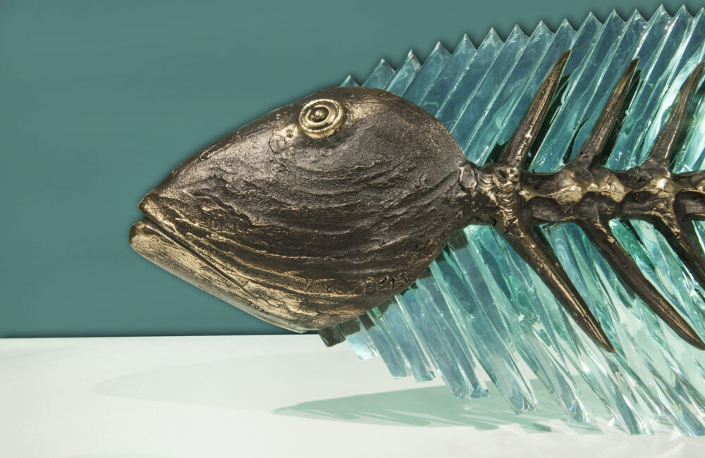 Frozen Fish (FGS 223) - Bronze/glass standing fish 223 - MATI